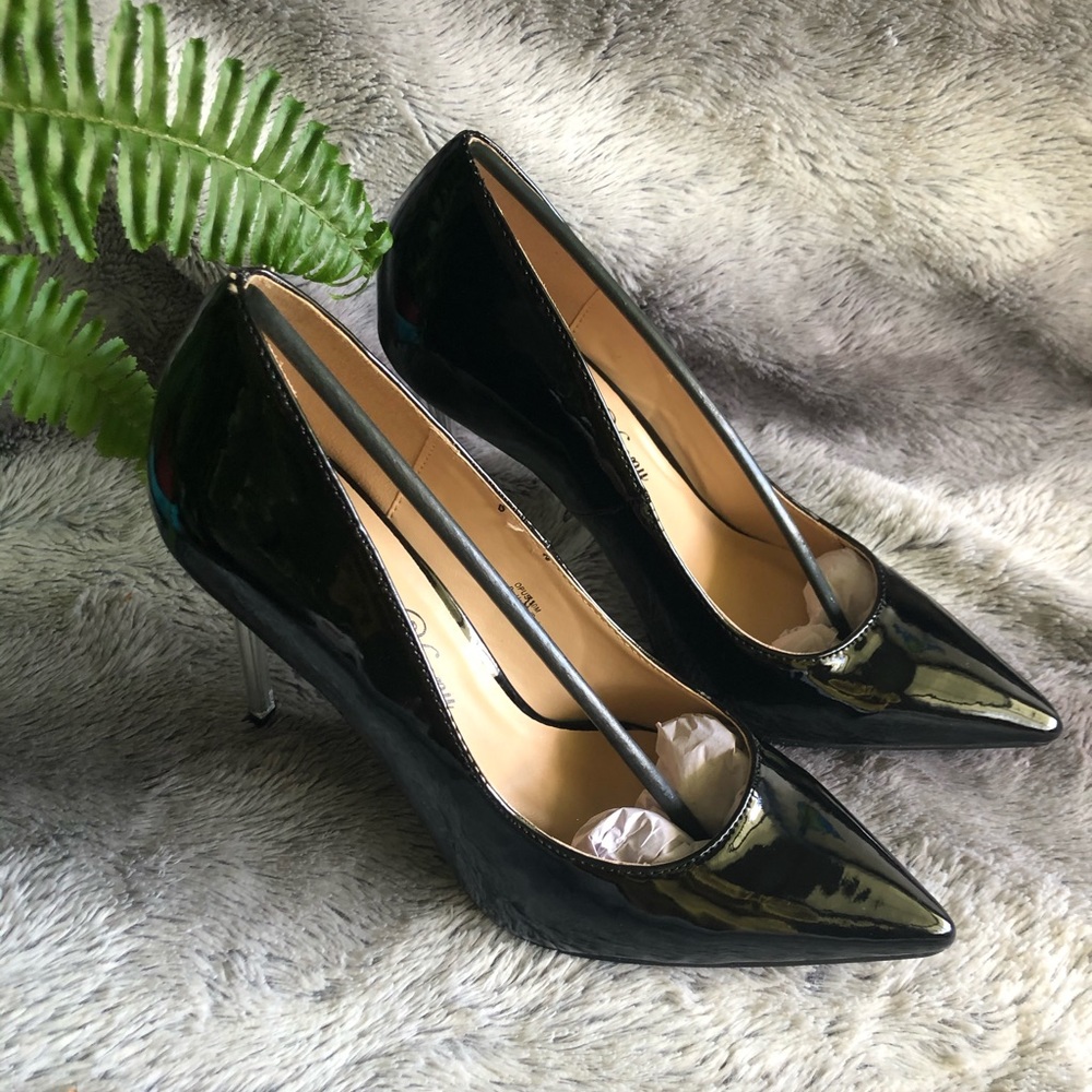 Black Pumps
